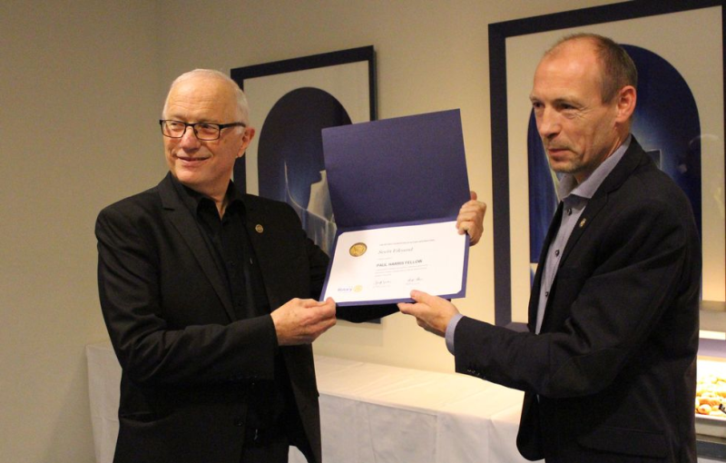Svein Eiksund får utmerkerlsen "Rotary Paul Harris Fellow"