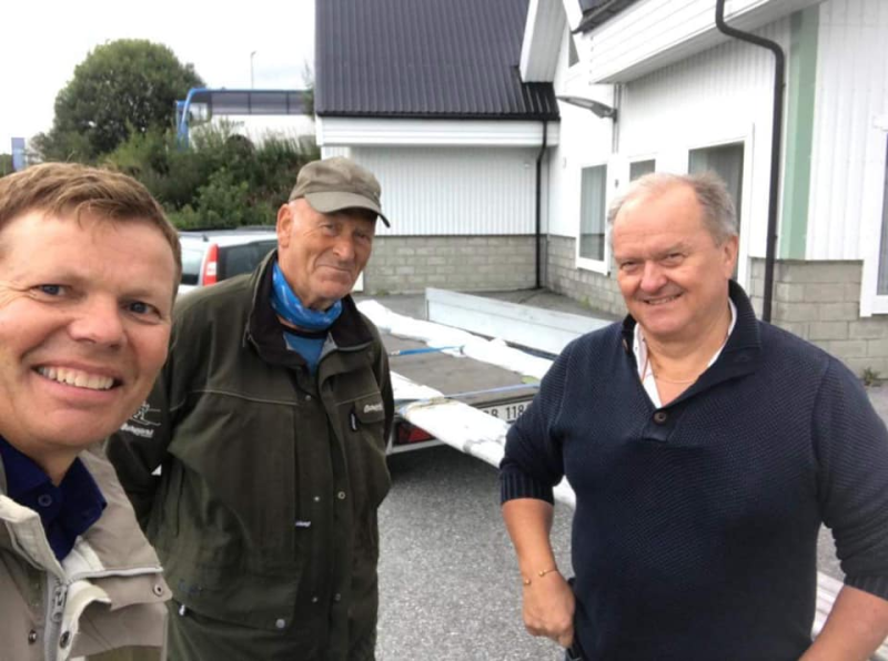 Denne gjengen startet Rotaryåret litt på forskudd med dyrebar transport av rør til Hødd-monumentet