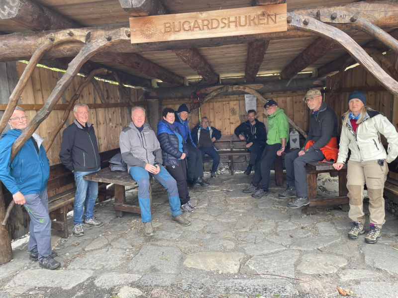 Møte i Bugardshuken, og tur rundt Osberget